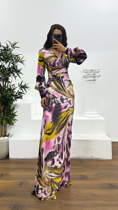 Rosa gemustertes Abendkleid mit V-Ausschnitt