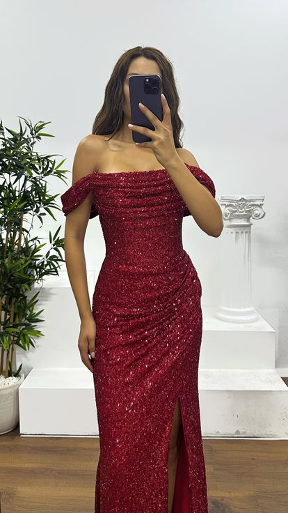 Kırmızı Boncuk İşlemeli Abiye Elbise