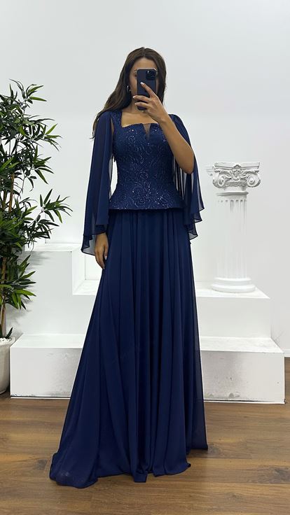 Marineblaues Abendkleid mit quadratischem Ausschnitt