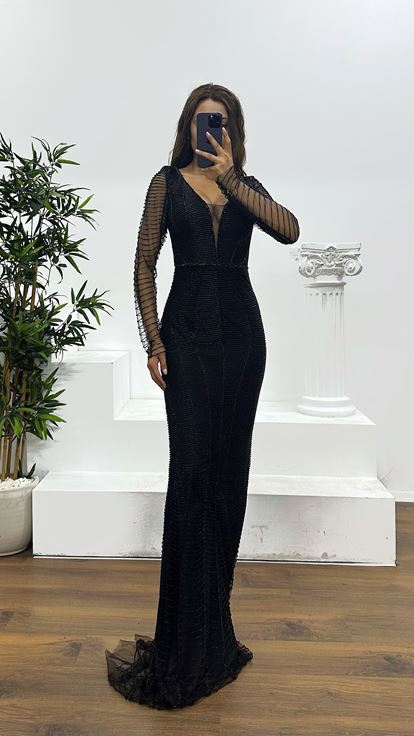 Schwarzes besticktes Abendkleid mit V-Ausschnitt