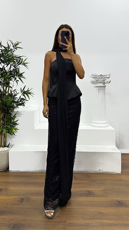 Abito da sera nero senza spalline
