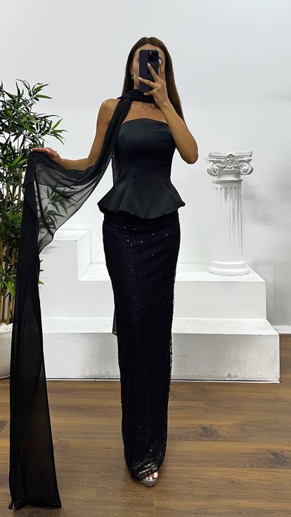 Abito da sera nero senza spalline