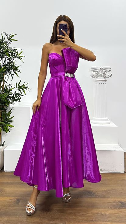 Abito da sera midi in raso fucsia senza spalline