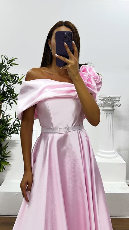 Pudra Omuz Çiçek Detay Midi Abiye Elbise