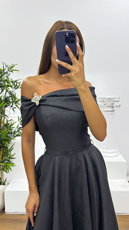 Siyah Kayık Yaka Midi Abiye Elbise