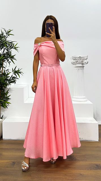 Puderfarbenes Midi-Abendkleid mit U-Boot-Ausschnitt