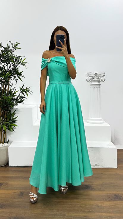 Apfelgrünes Midi-Abendkleid mit U-Boot-Ausschnitt