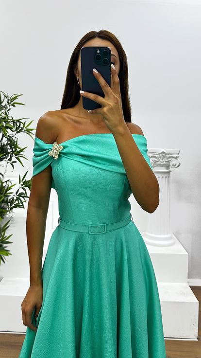 Apfelgrünes Midi-Abendkleid mit U-Boot-Ausschnitt