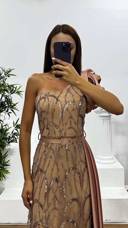 Abito da sera ricamato monospalla color rame