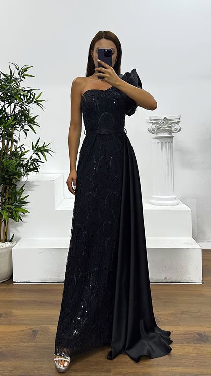 Black One-Shoulder Embroidered Evening Dress