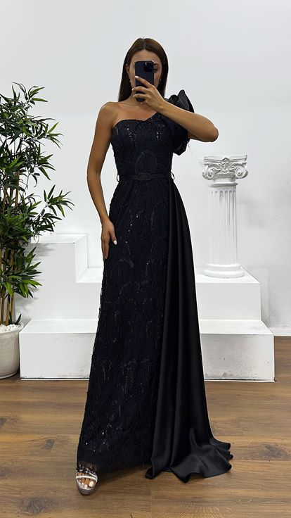 Black One-Shoulder Embroidered Evening Dress