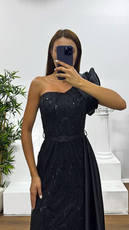 Black One-Shoulder Embroidered Evening Dress