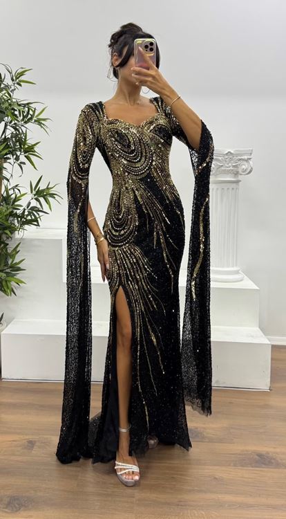 Vestido de noche especial bordado a mano con detalle en mangas doradas