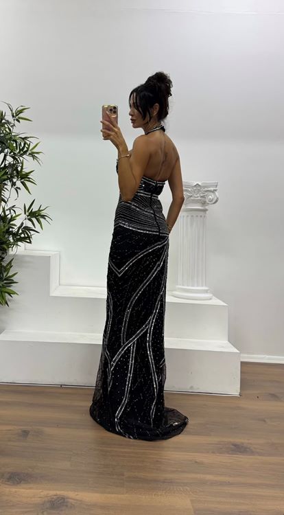 Vestido de noche especial con cuello halter plateado bordado a mano