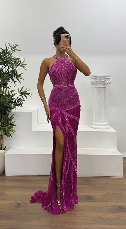 Vestido de noche Fusya con cuello halter y bordado a mano