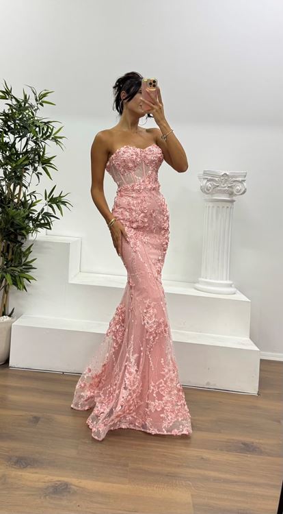 Pudra Straplez Transparan Gül Detaylı Abiye Elbise