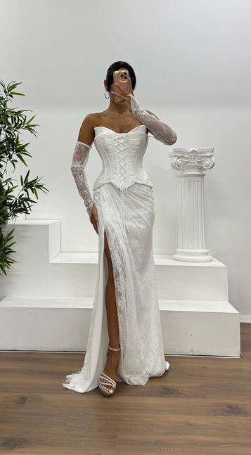 Trägerloses Abendkleid aus Spitze