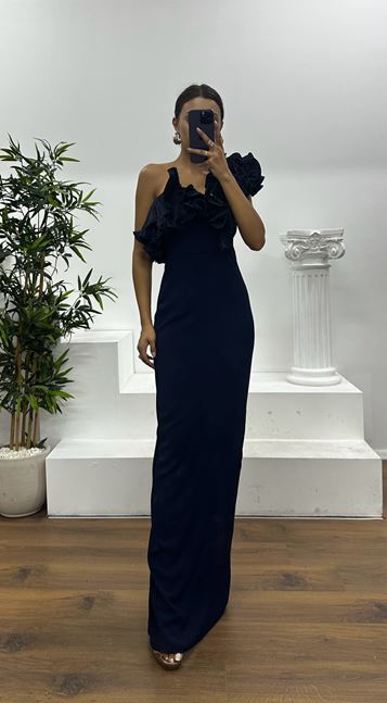 Vestido de noche azul marino de un solo hombro con volantes