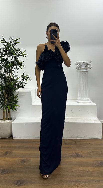 فستان سهرة أزرق داكن بكتف واحد مكشكش