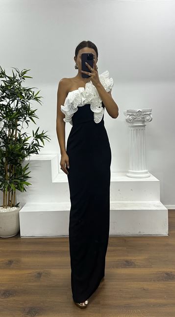 Robe de soirée asymétrique noire et blanche à volants