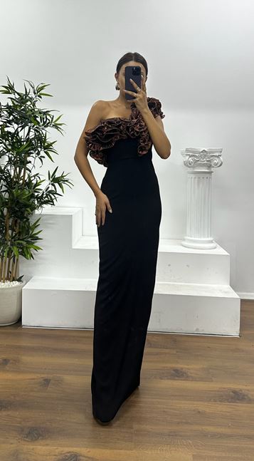 Robe de soirée asymétrique noire et cuivrée à volants