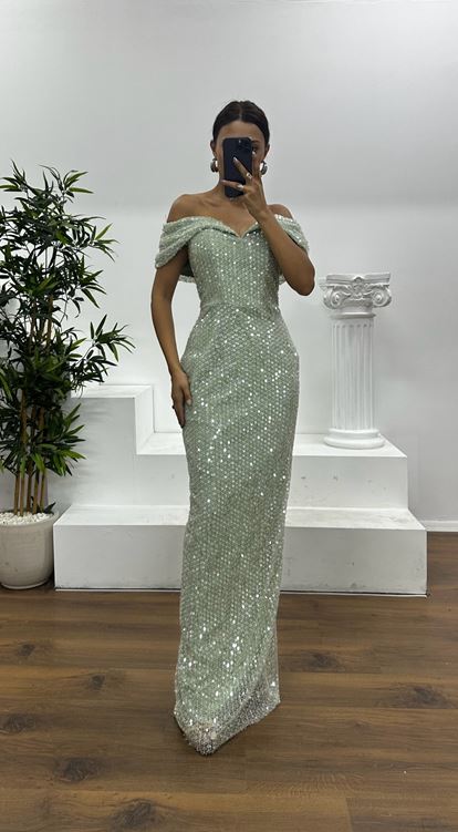 Abito da sera con paillettes e scollo a barca Firuze