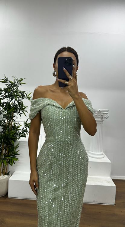 Abito da sera con paillettes e scollo a barca Firuze