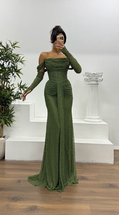 Robe de soirée en dentelle perlée kaki