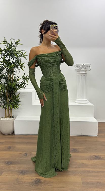 Robe de soirée en dentelle perlée kaki