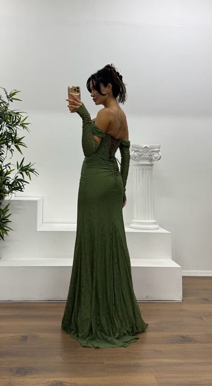 Robe de soirée en dentelle perlée kaki