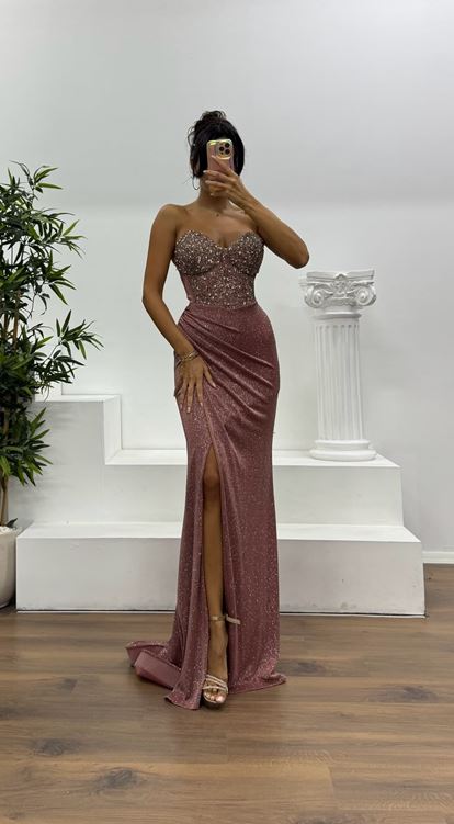 Kupfernes trägerloses glitzerndes Abendkleid