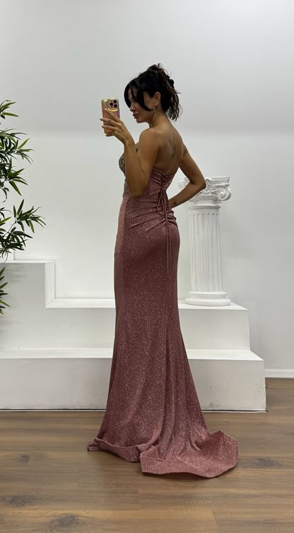 Kupfernes trägerloses glitzerndes Abendkleid