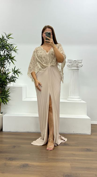 Abito da sera taglie forti in chiffon beige con dettagli in pizzo