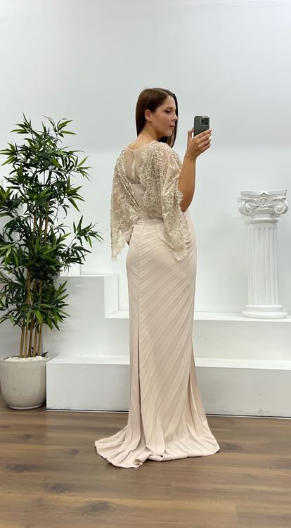 Abito da sera taglie forti in chiffon beige con dettagli in pizzo