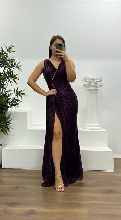 Robe de soirée grande taille à col en V et détails en pierre Murmur