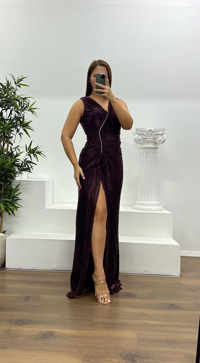 Robe de soirée grande taille à col en V et détails en pierre Murmur