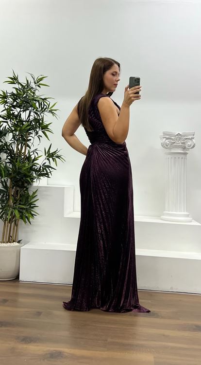 Robe de soirée grande taille à col en V et détails en pierre Murmur