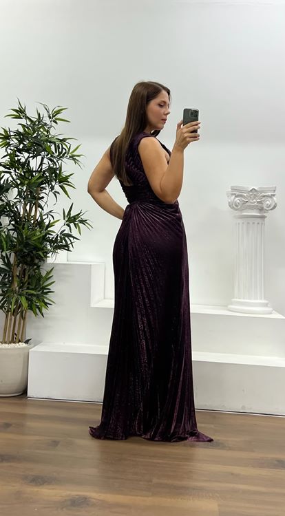 Robe de soirée grande taille à col en V et détails en pierre Murmur