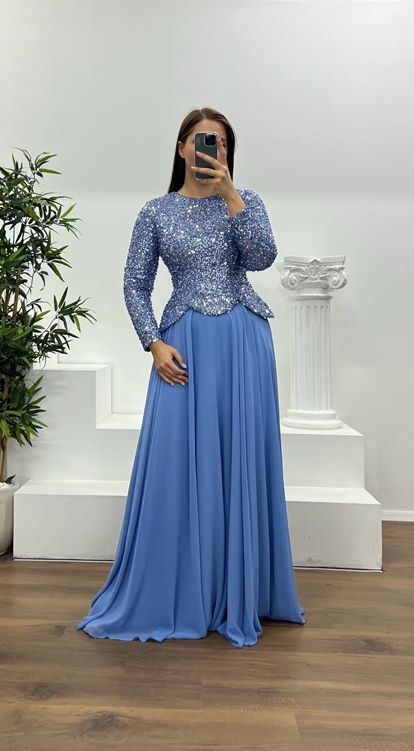 Vestido de noche azul de talla grande con lentejuelas y mangas largas