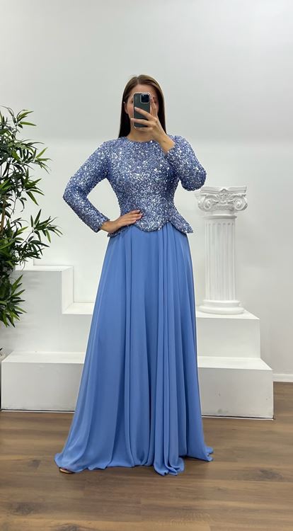 Vestido de noche azul de talla grande con lentejuelas y mangas largas