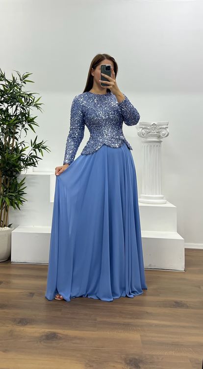 Vestido de noche azul de talla grande con lentejuelas y mangas largas