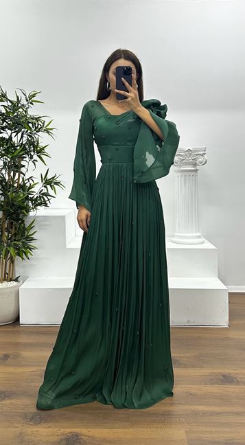 Vestido de noche Zumrut de gasa con detalle de perlas y un solo hombro