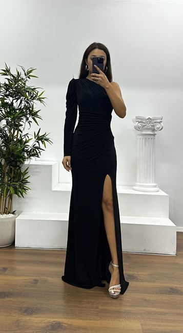 Robe de soirée noire asymétrique drapée