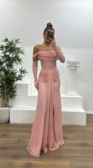 Robe de soirée en dentelle perlée saumon