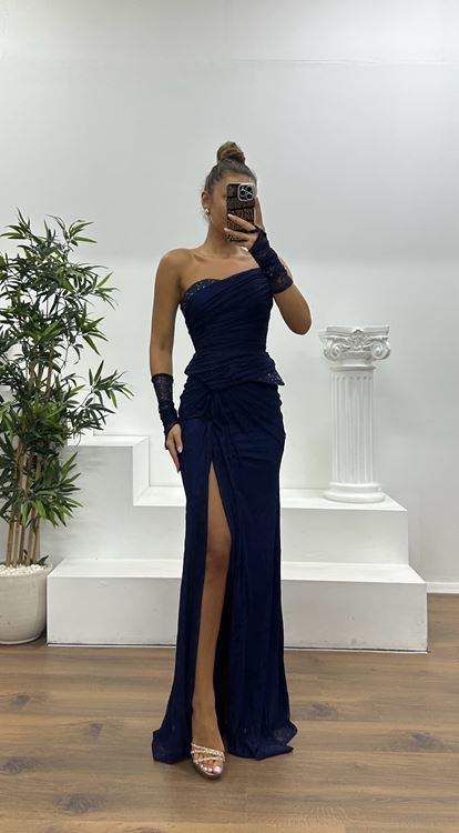 Vestido de noche de encaje azul marino sin tirantes