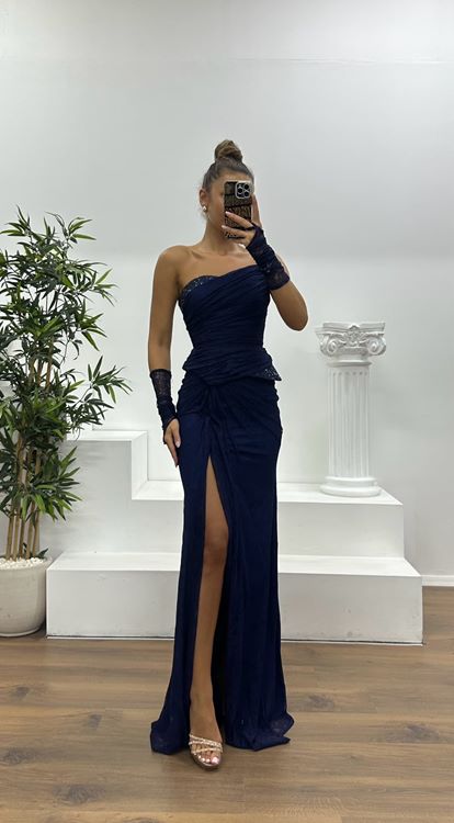 Vestido de noche de encaje azul marino sin tirantes