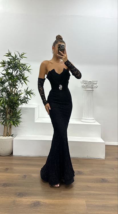 Schwarzes trägerloses Abendkleid aus Spitze