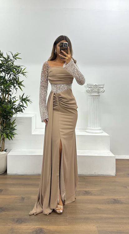 Abito da sera con dettaglio in vita in visone