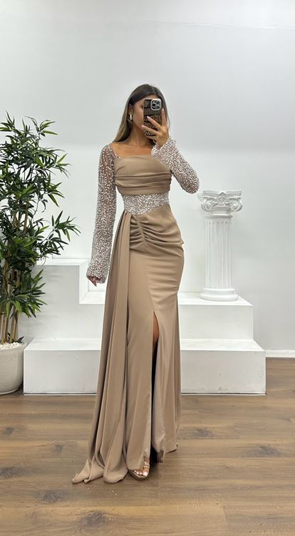 Abito da sera con dettaglio in vita in visone