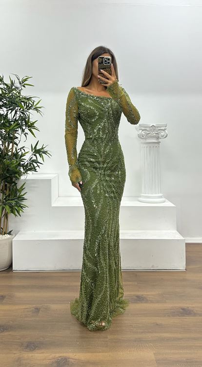 Khakifarbenes Abendkleid mit asymmetrischem Kragen und Stickerei